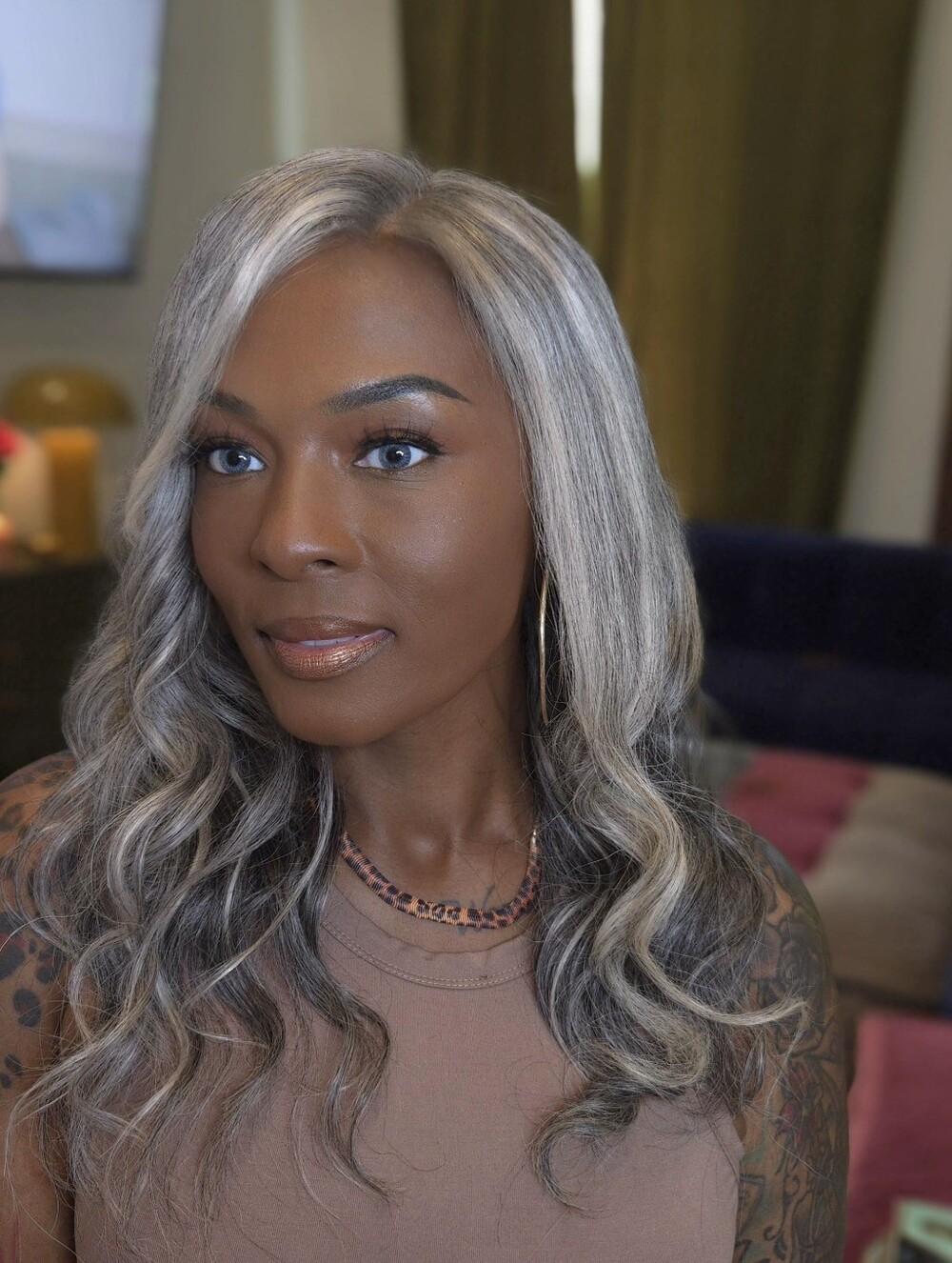Gray Wavy Human Hair Wig - Picture 4 of 4